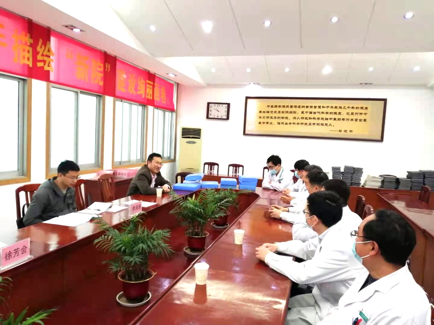 8专家组与带教老师座谈.jpg