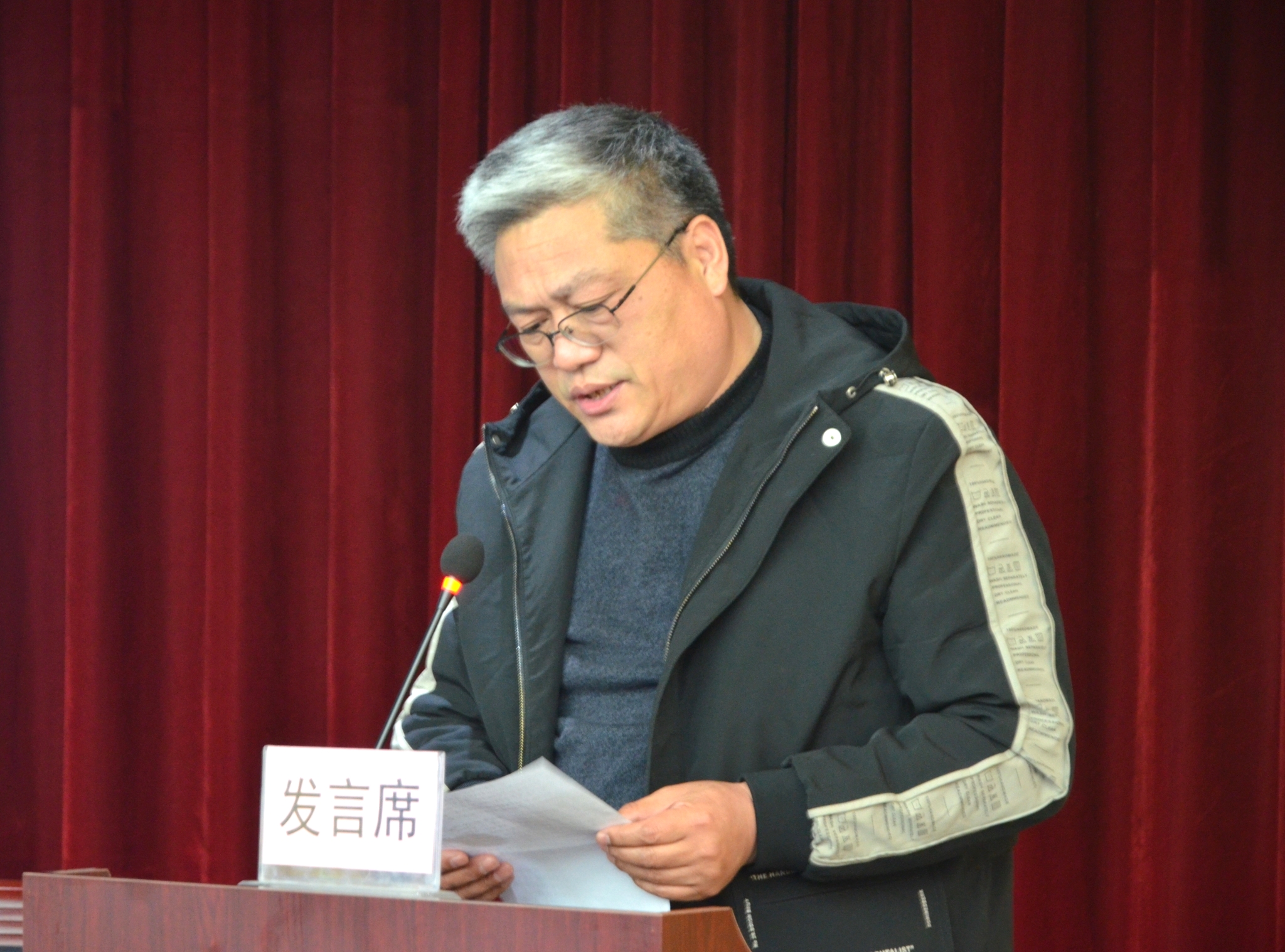 16先进个人代表胡广建发言.jpg