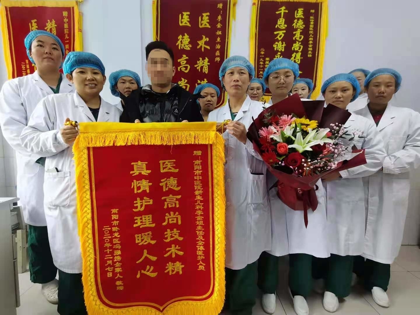 00001用马赛克锦旗人多_看图王.jpg