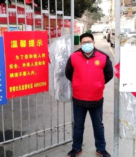 药剂科杨建华执勤.jpg