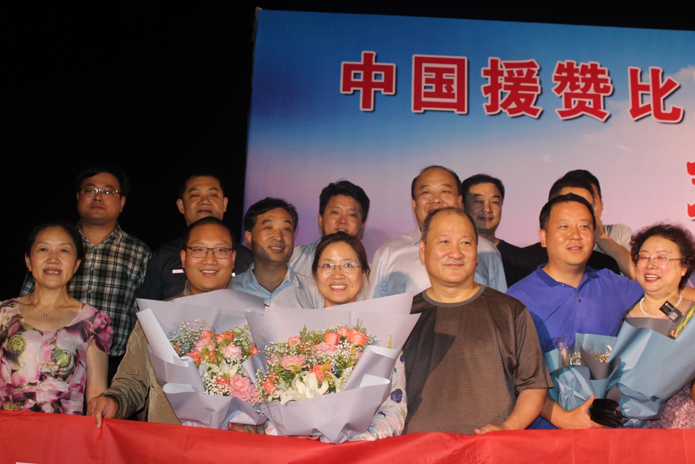 图片5张院长和三个队员.jpg