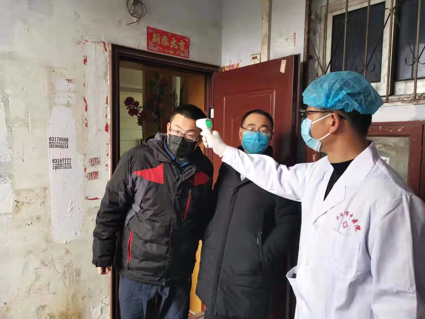 入户量体温.jpg