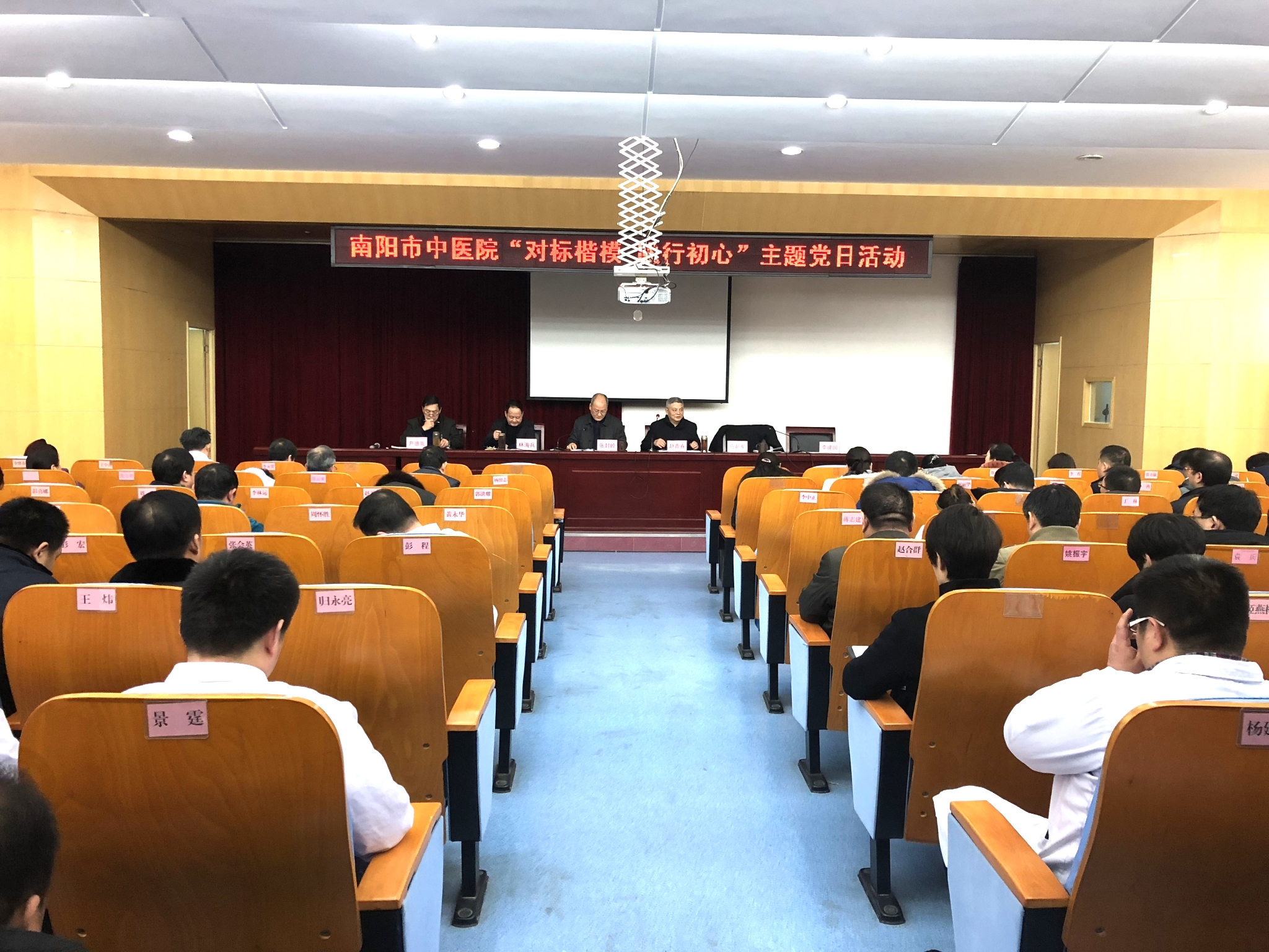 用3党办照3_看图王.jpg