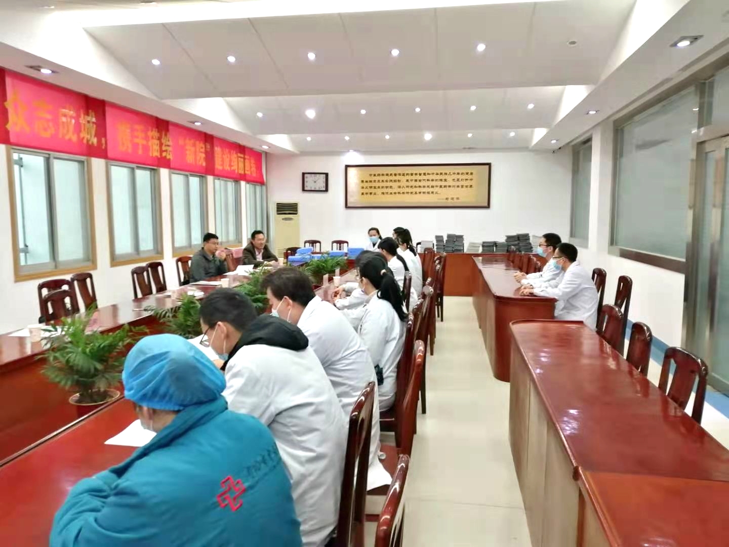 7专家组与住培学生座谈.jpg