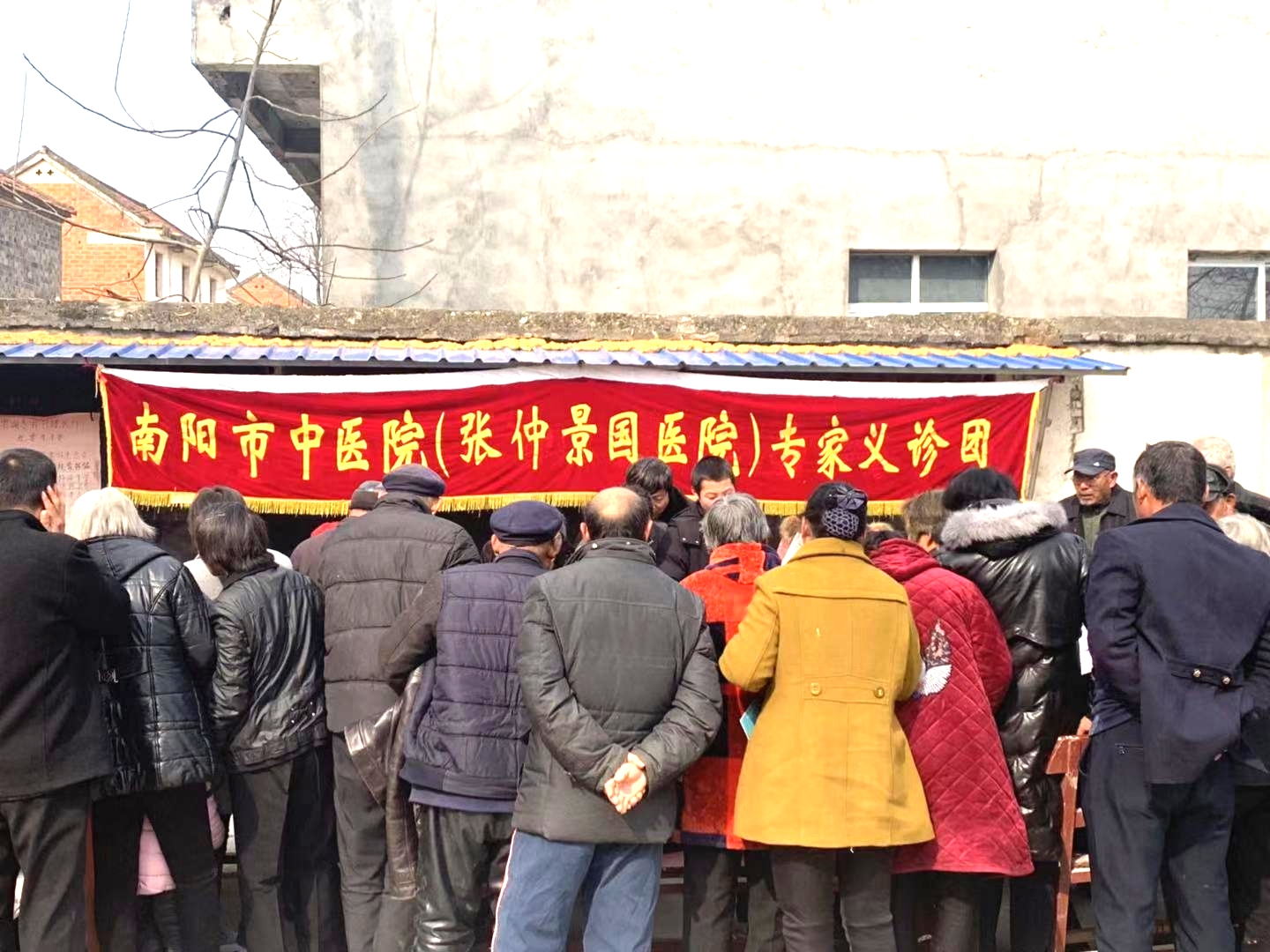 001横幅群众多人图_看图王.jpg