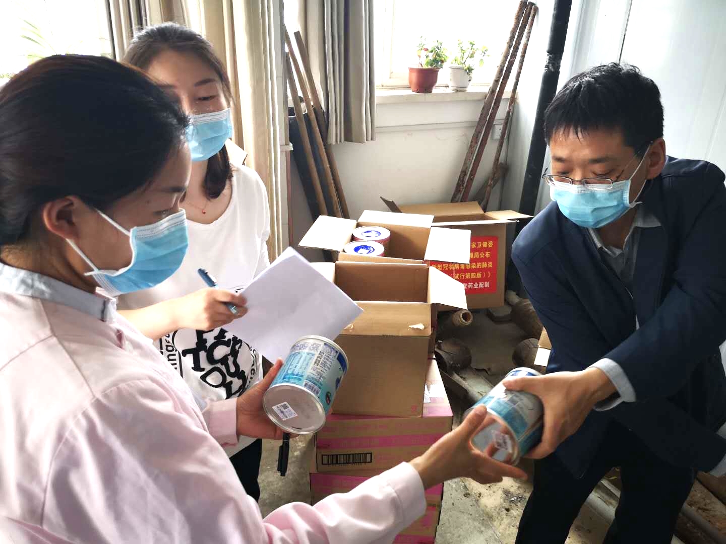 00003分发奶粉.jpg