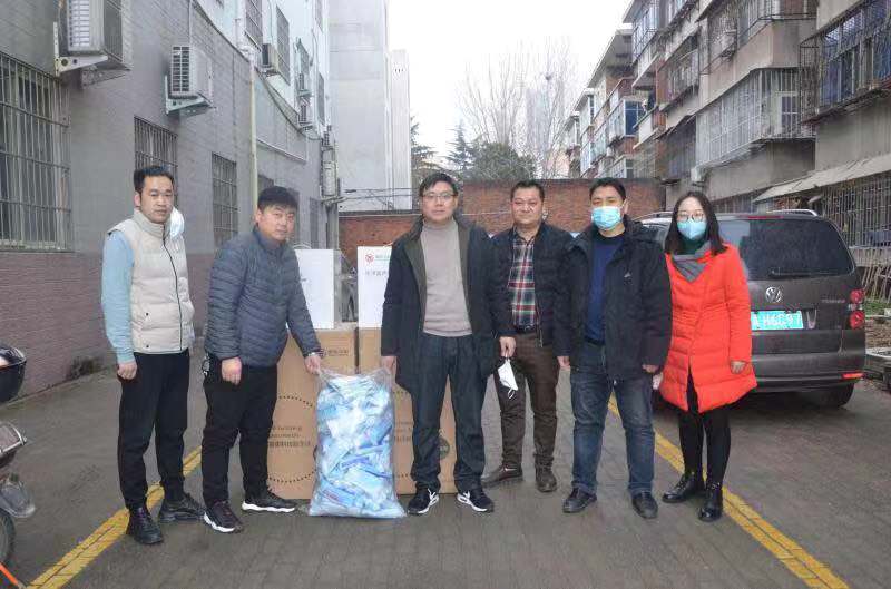 设备科想尽办法，积极协调，保障医疗物资使用2.jpg