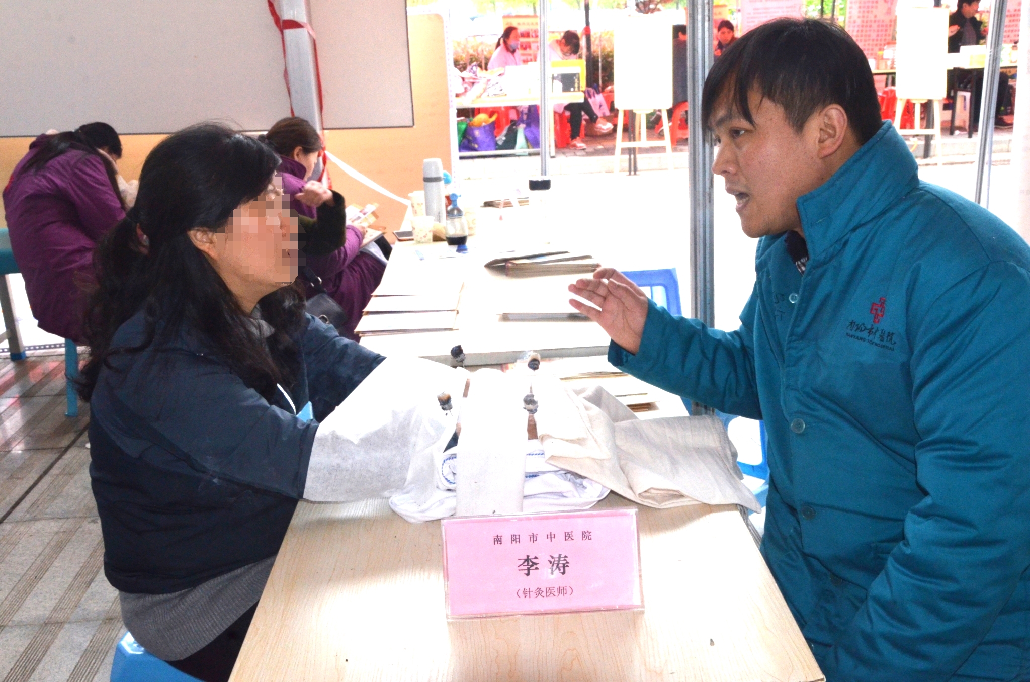 010李涛艾灸.jpg