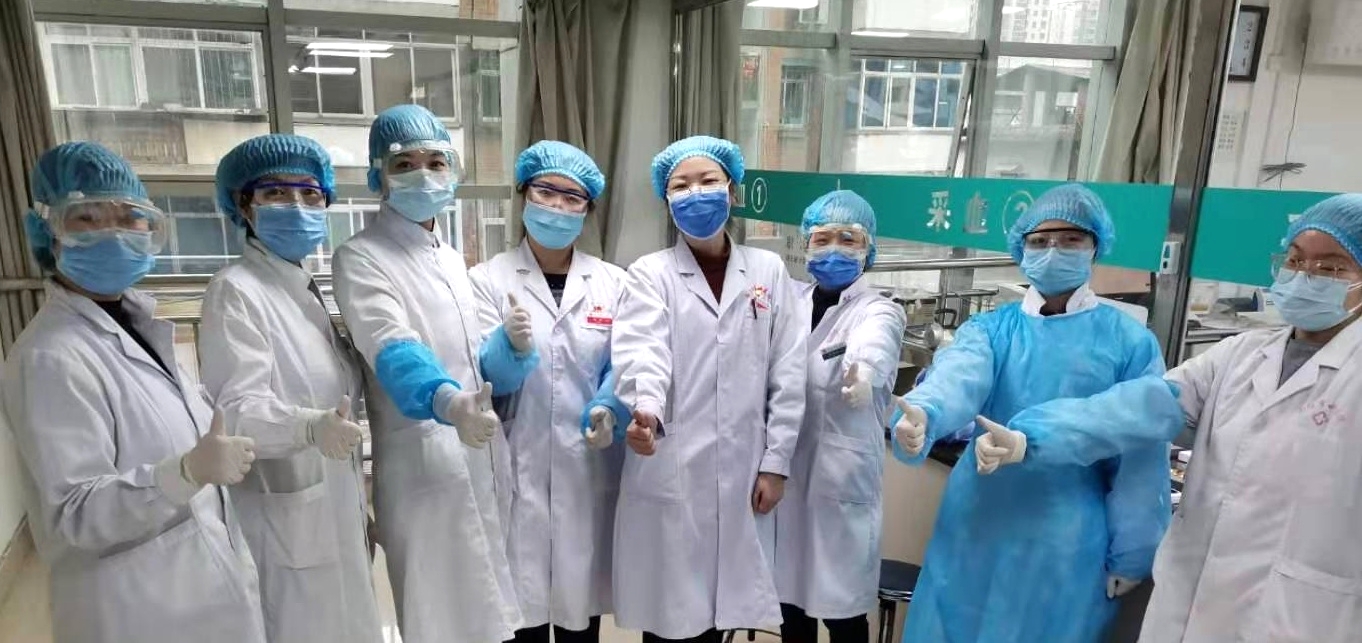 检验科不畏疫情，为病患提供及时、科学、准确的检验报告 (2).jpg