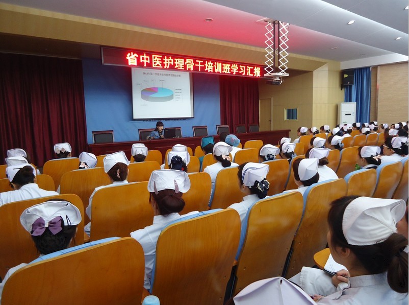 张雯11.21.jpg