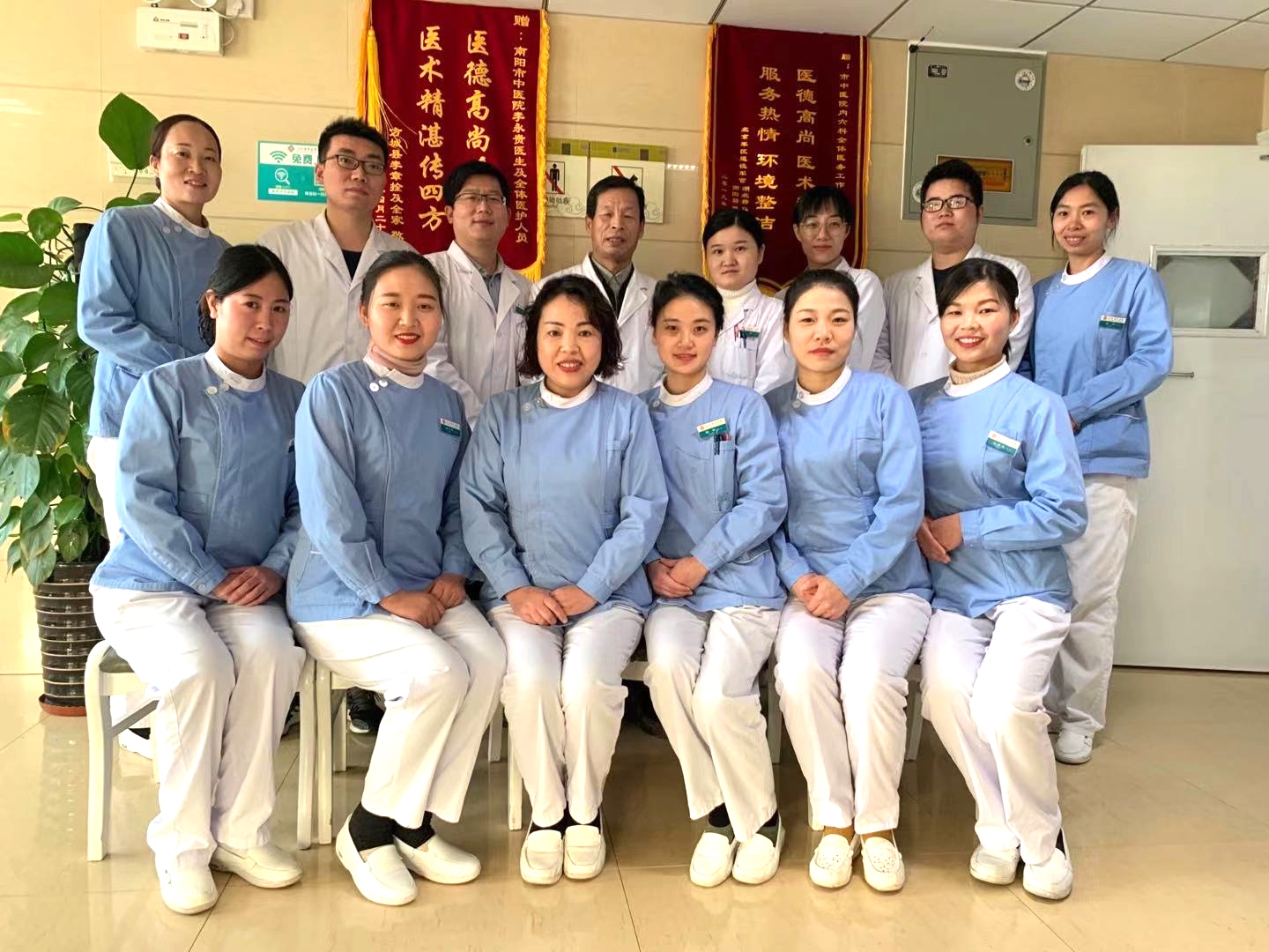 内六科使用集体照_看图王.jpg