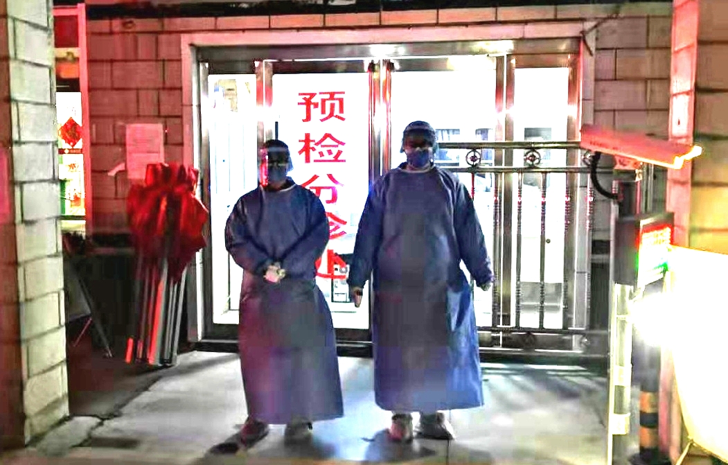 预检分诊处夜间值班.jpg