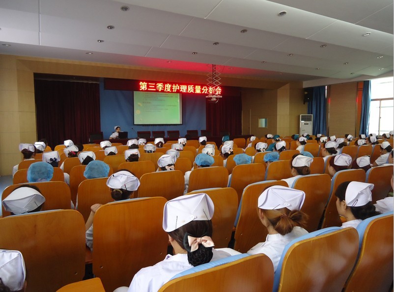 骨一科陈春护士长.JPG