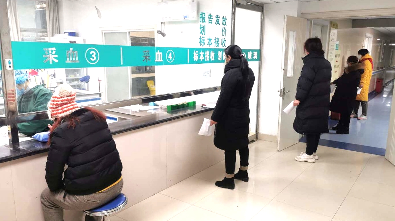 复工体检人员化验室采血.jpg