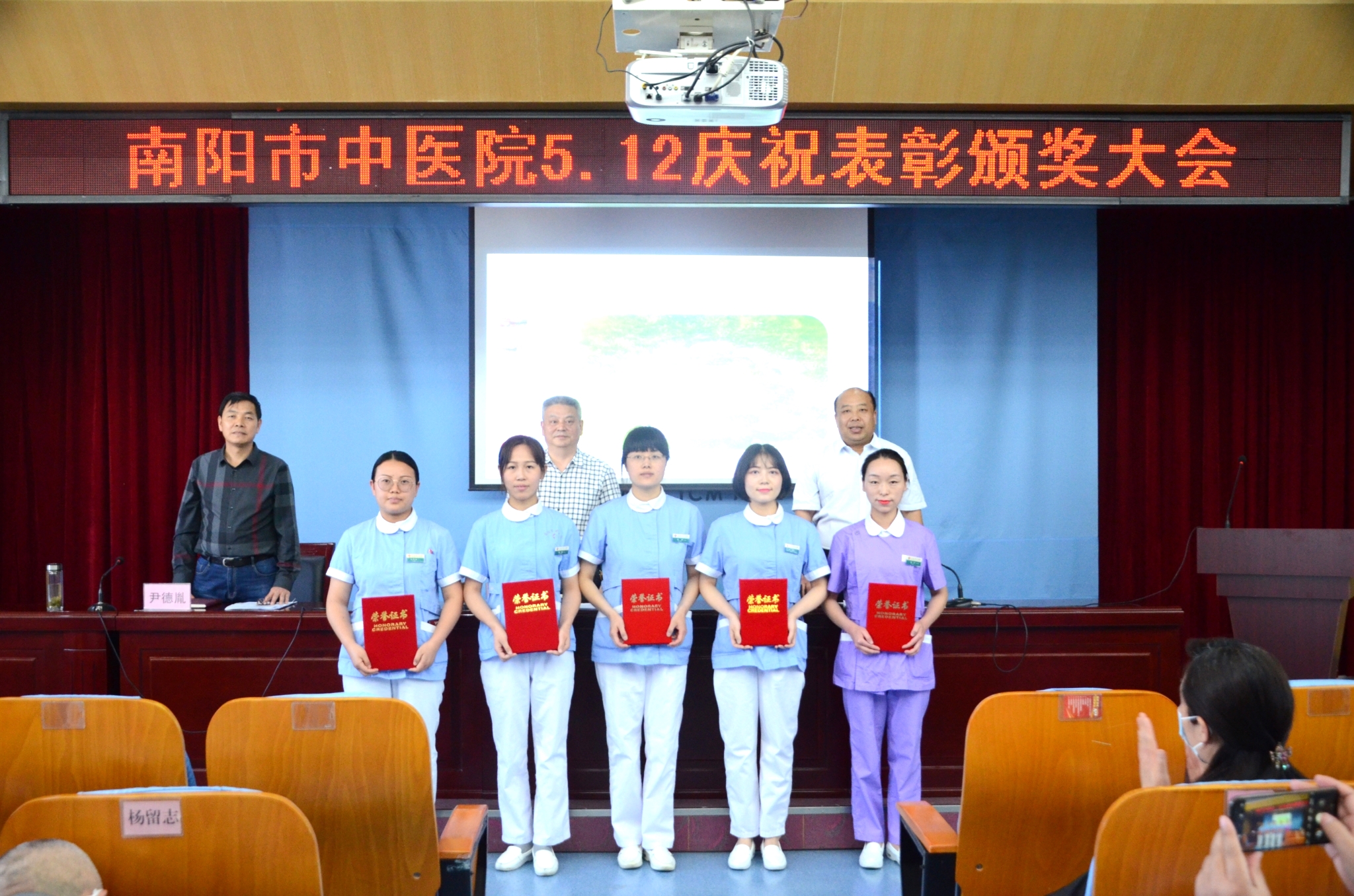 000023五人获奖.jpg