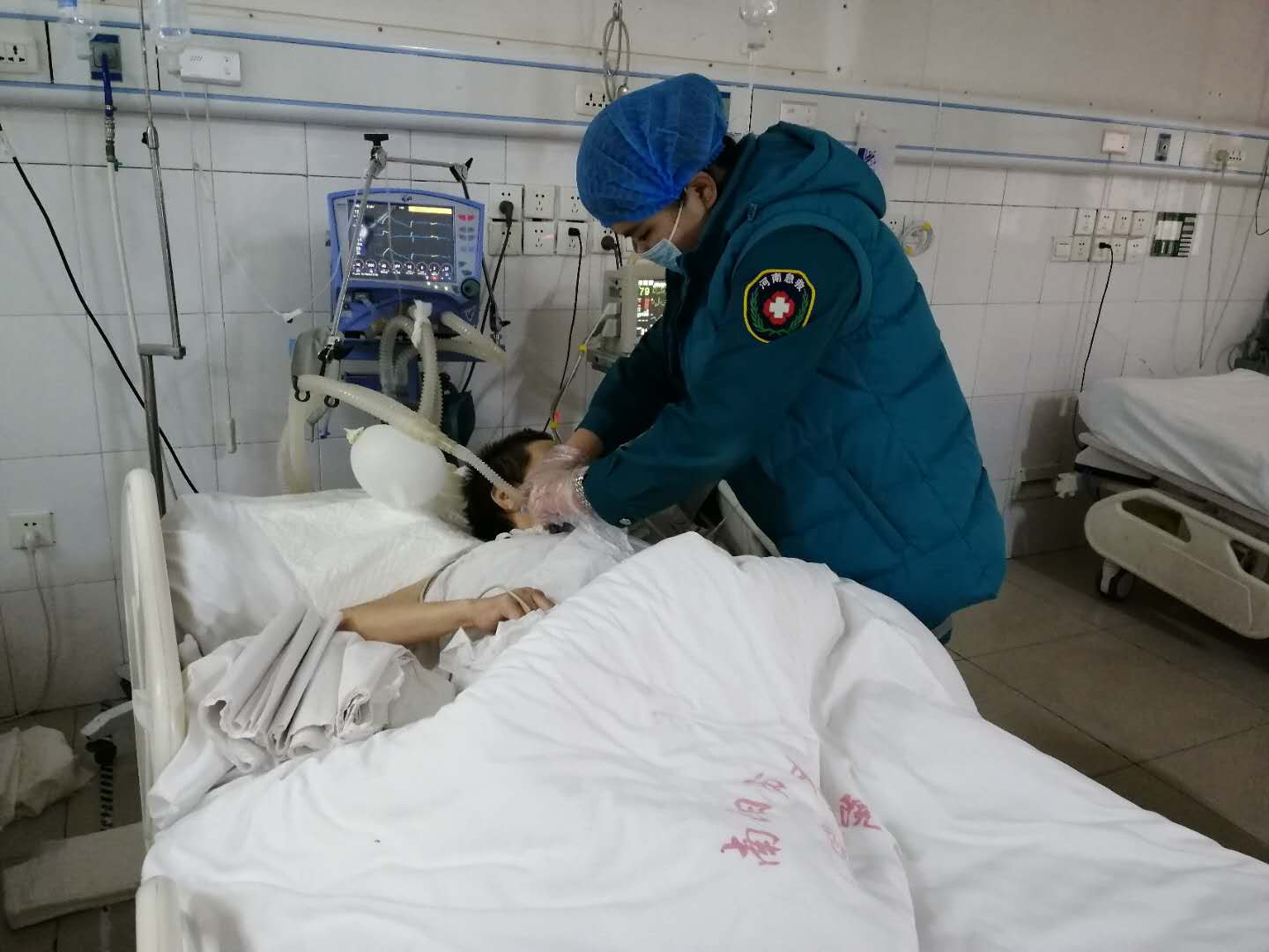 11急诊科春节照.jpg