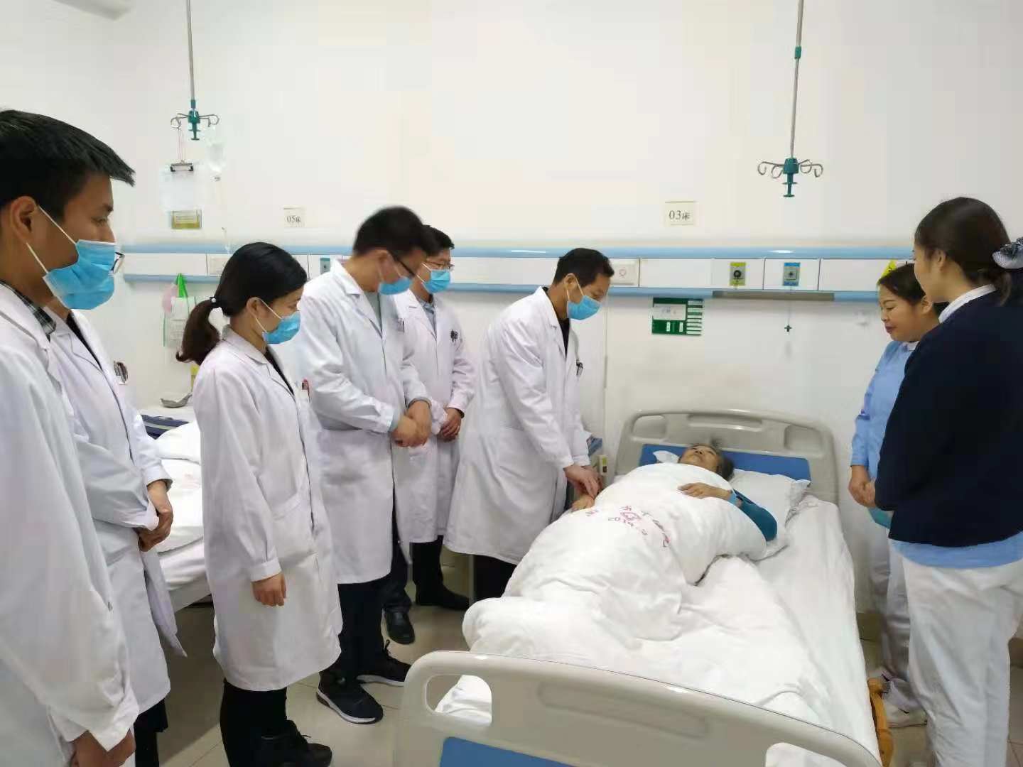 000005李永贵主任查房.jpg