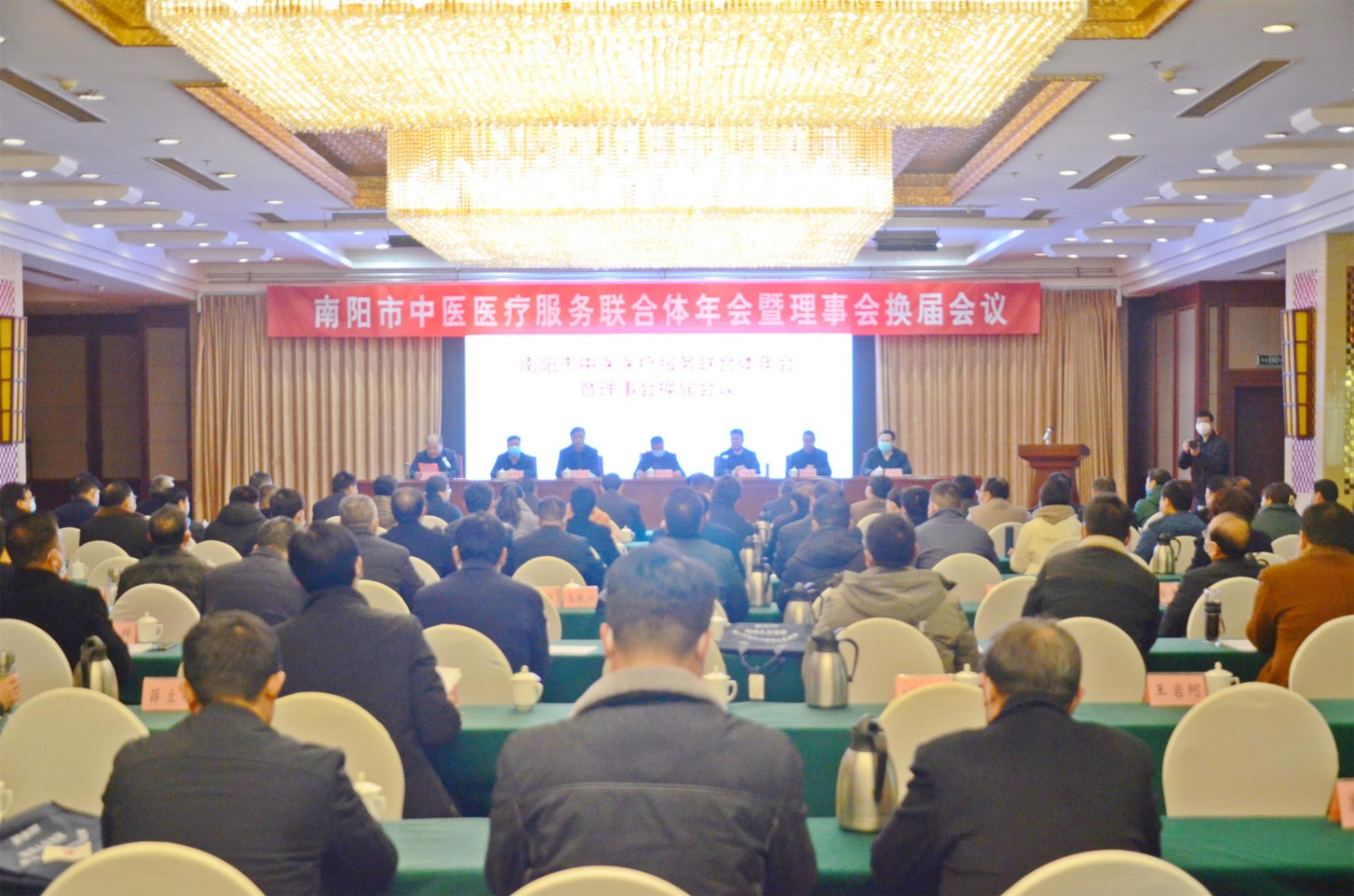 改后主席台.jpg