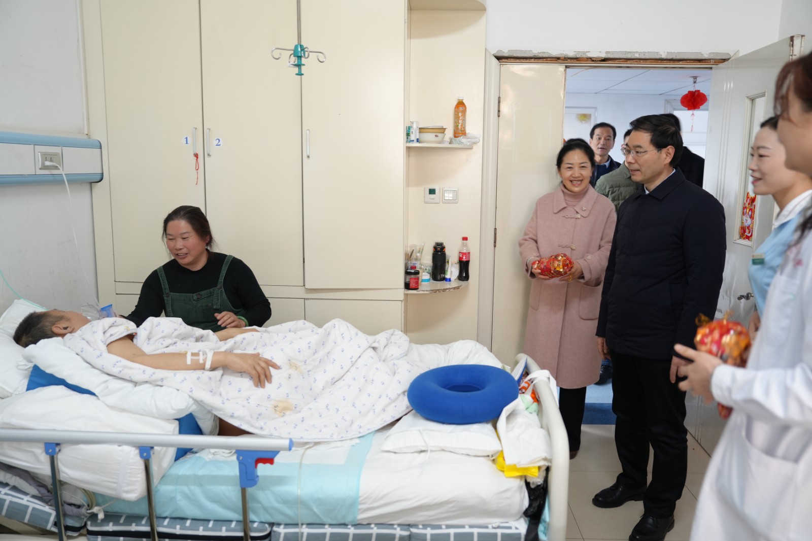 崔书克在病房.jpg